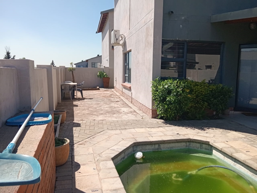 3 Bedroom Property for Sale in Waterkloof East North West